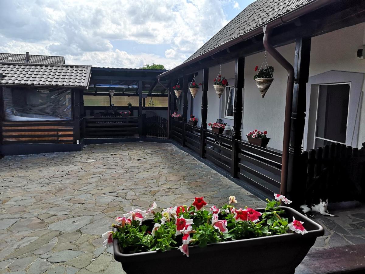 La Dory Apartment Satu Sugatag ภายนอก รูปภาพ