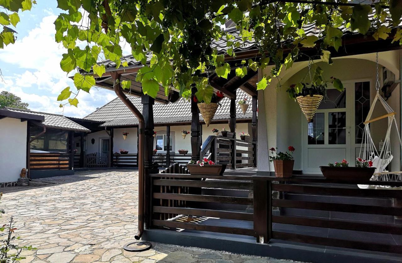 La Dory Apartment Satu Sugatag ภายนอก รูปภาพ